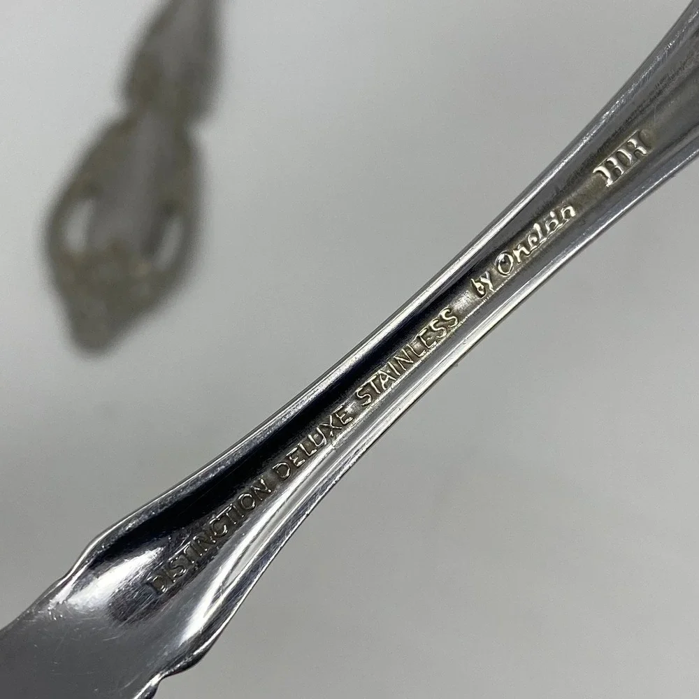 Oneida 2 Dinner Forks Distinction Deluxe Pierced Raphael Rembrandt Mansion Hall